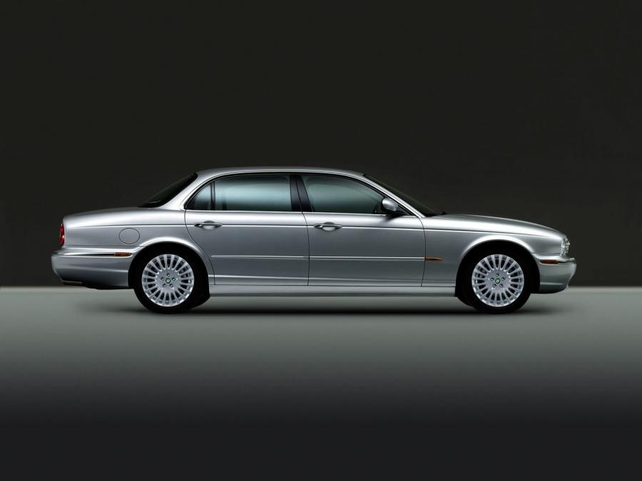  Jaguar XJ8 L 2005 года  (фото 54 из 63)